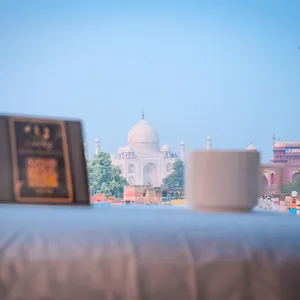 Lucky Restaurant & Guest house
